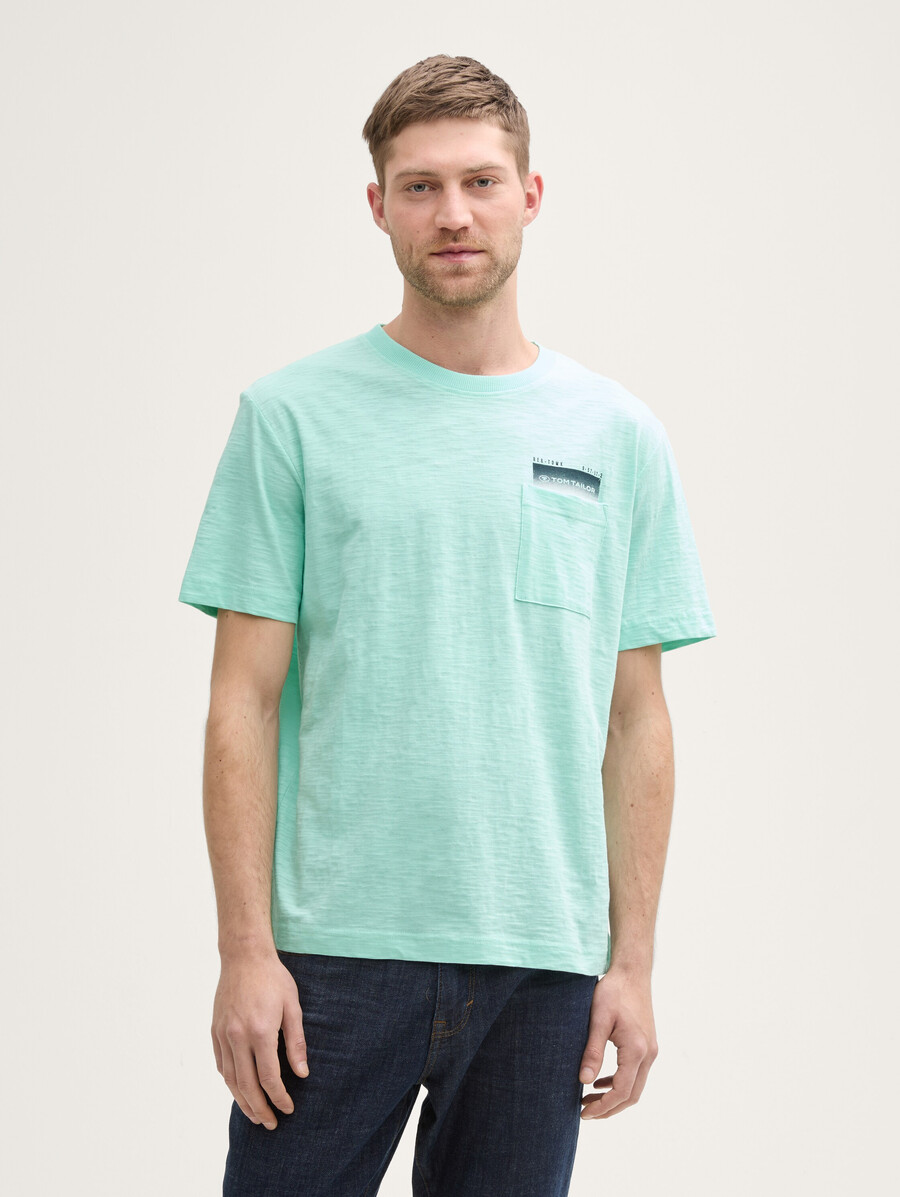 t-shirt mit brusttasche