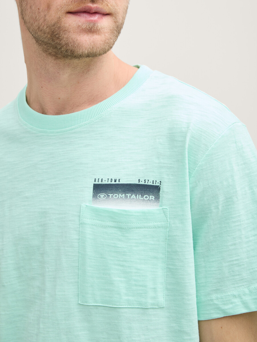 t-shirt mit brusttasche