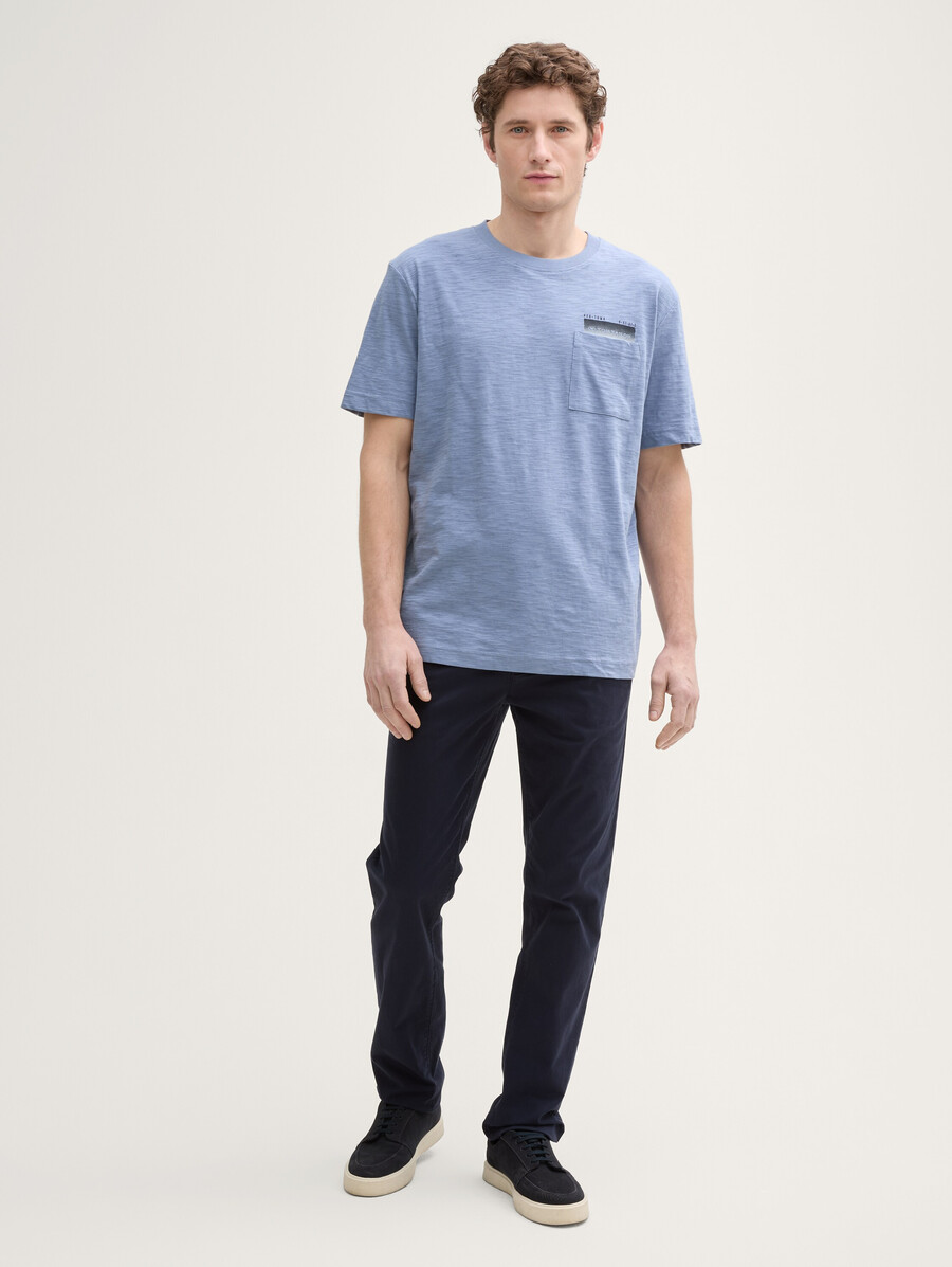 t-shirt mit brusttasche