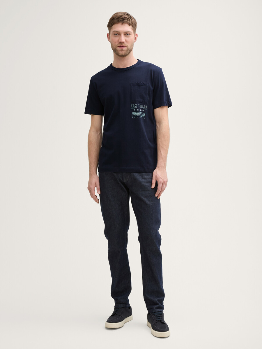 t-shirt mit brusttasche