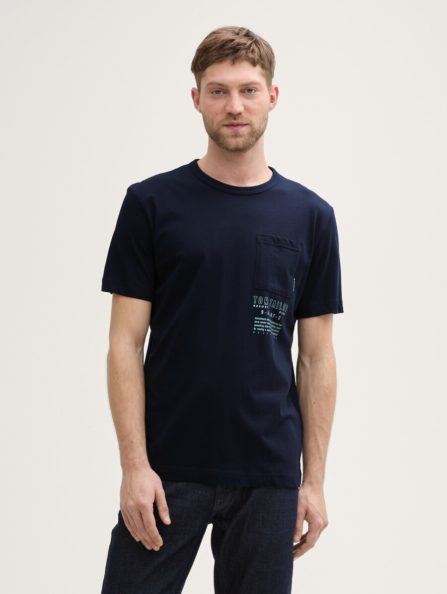 t-shirt mit brusttasche