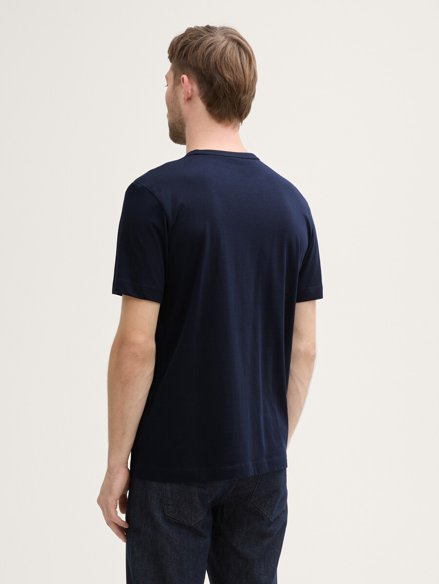 t-shirt mit brusttasche