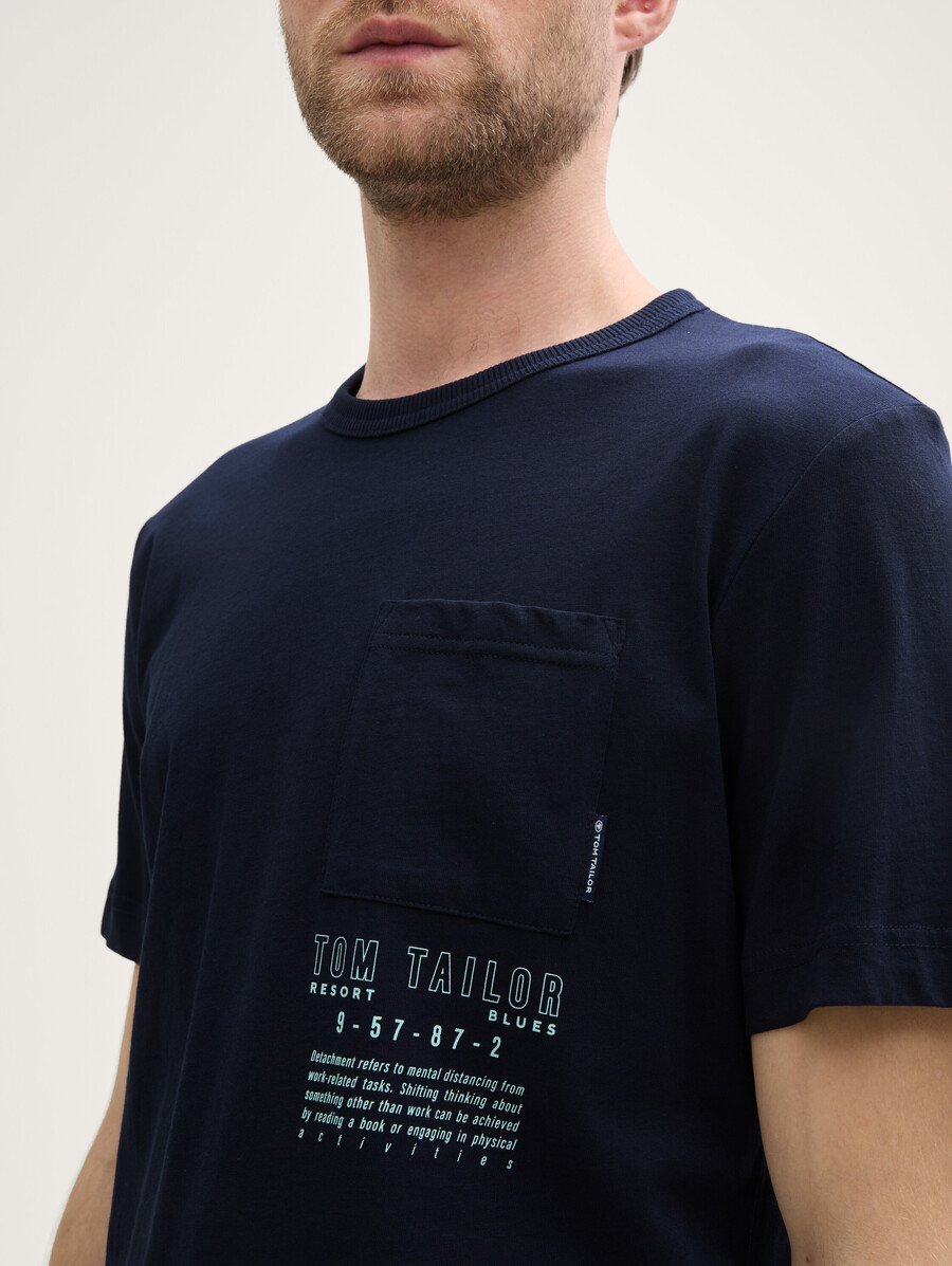 t-shirt mit brusttasche