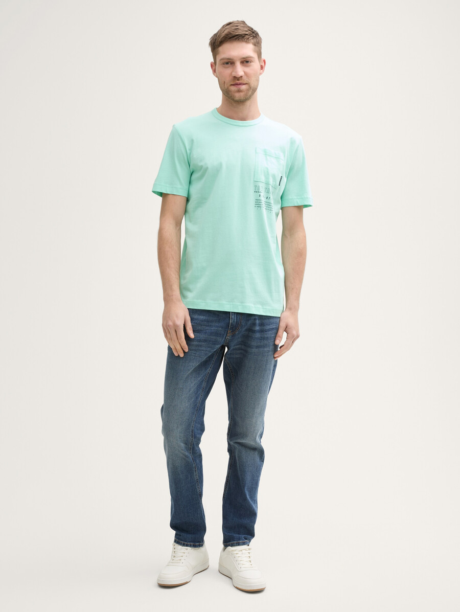 t-shirt mit brusttasche