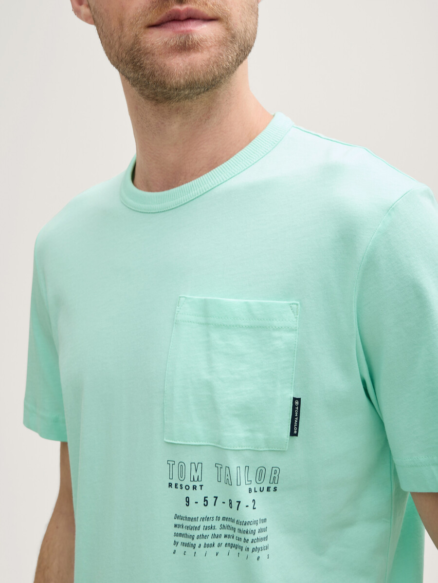 t-shirt mit brusttasche