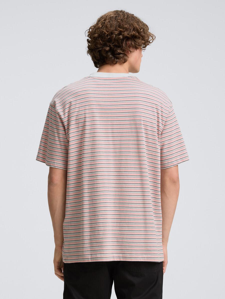 lässiges t-shirt mit streifenmuster