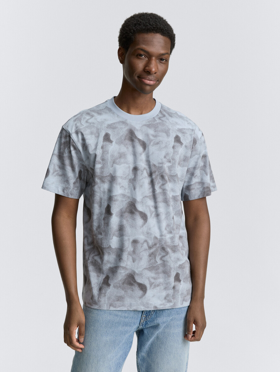 lässig geschnittenes t-shirt mit allover-print