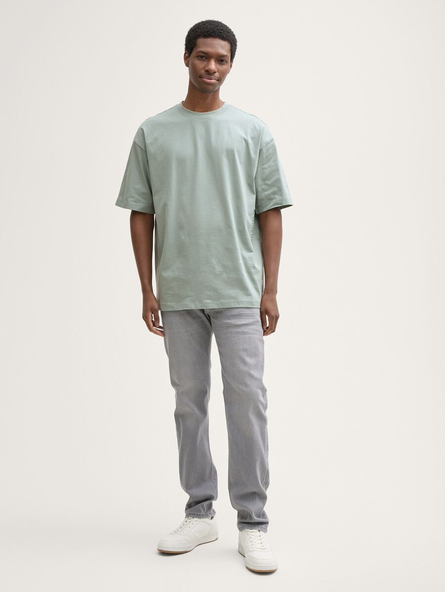 Übergroßes t-shirt mit rückendruck