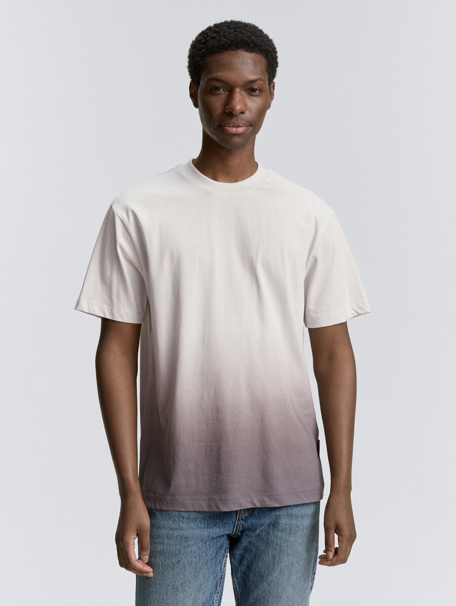 lässiges t-shirt mit farbverlauf