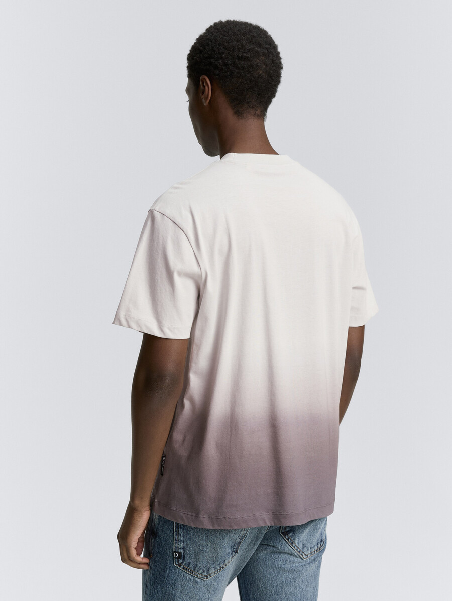 lässiges t-shirt mit farbverlauf