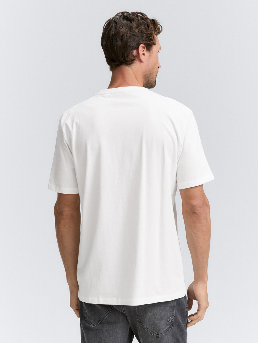 t-shirt mit brusttasche