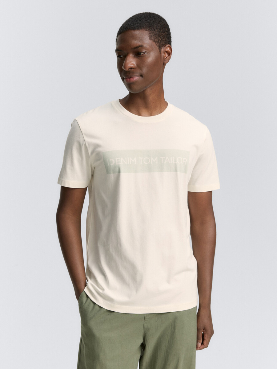 einfaches t-shirt mit logodruck