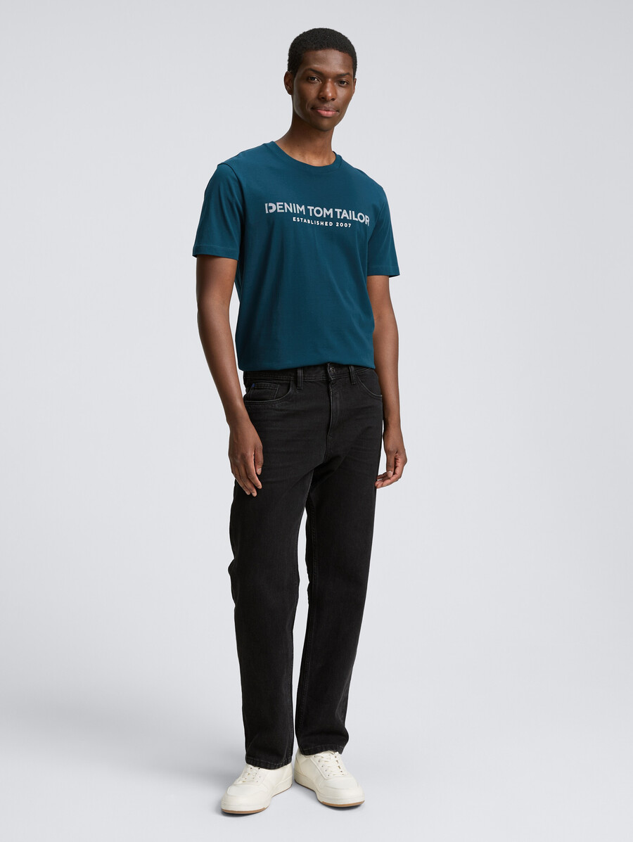 einfaches t-shirt mit logodruck