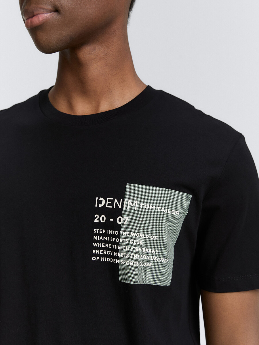 einfaches t-shirt mit logodruck
