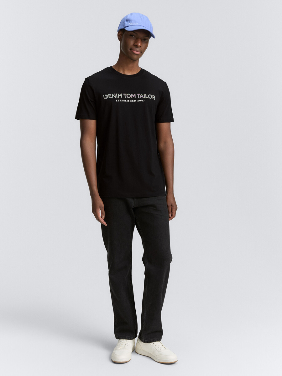 einfaches t-shirt mit logodruck