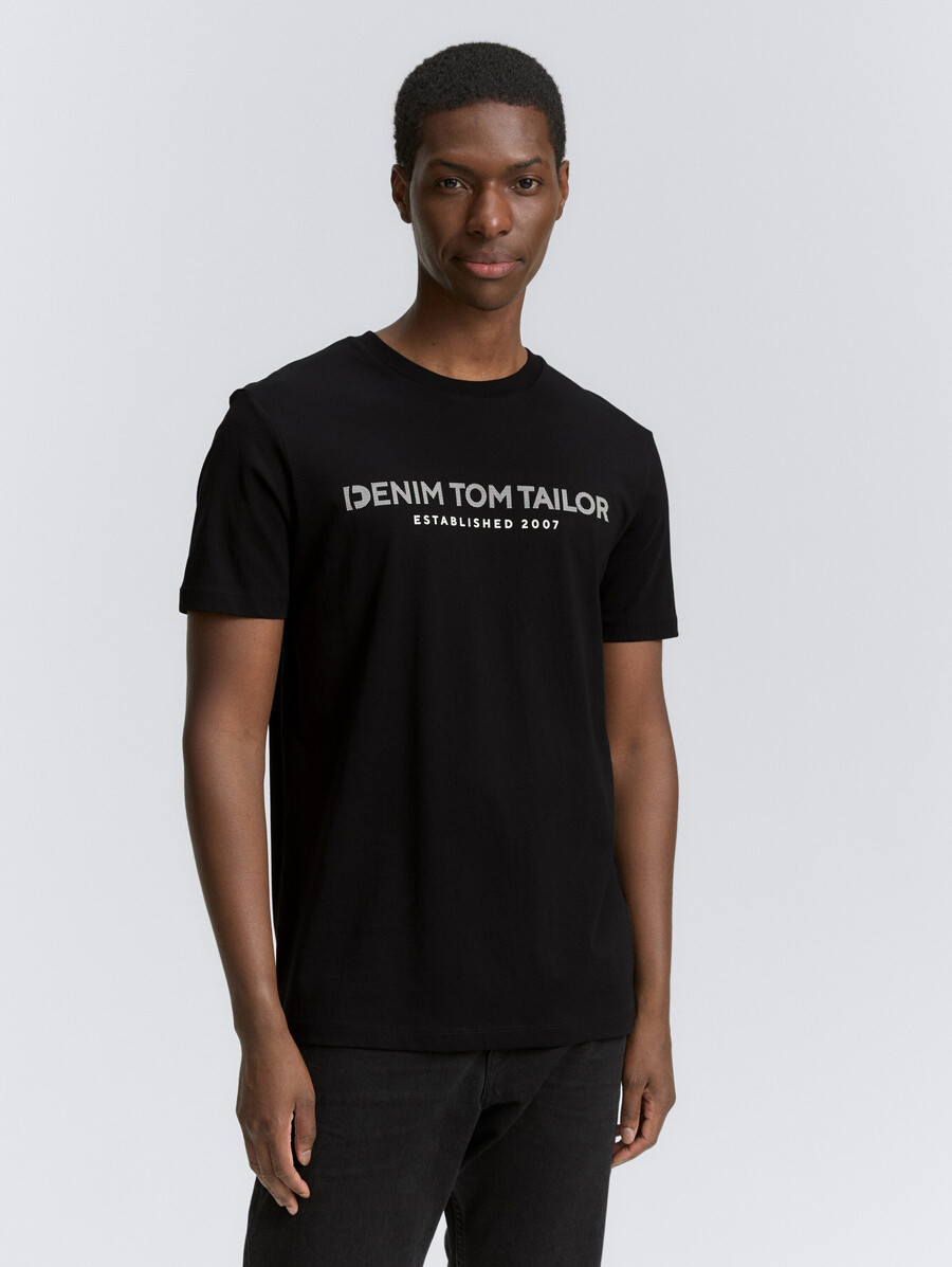 einfaches t-shirt mit logodruck
