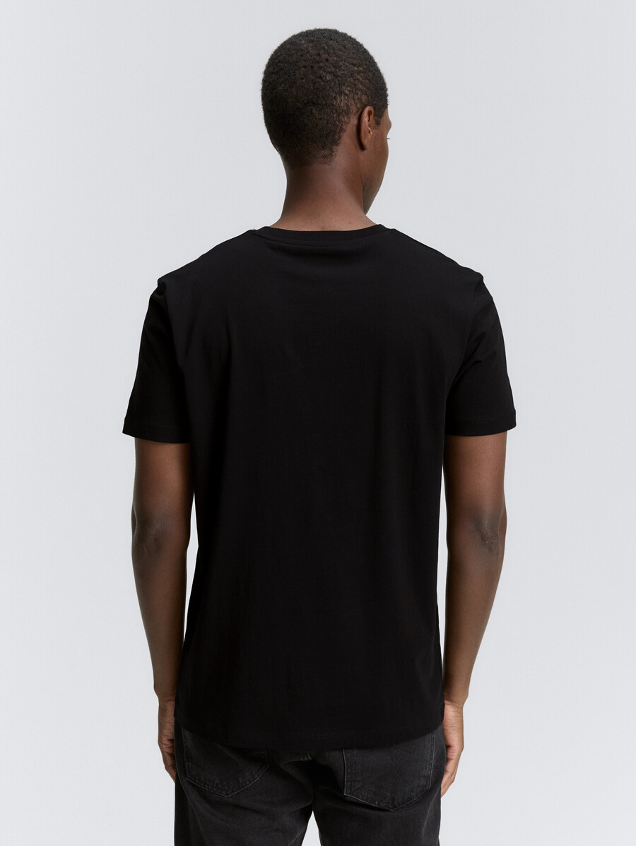 einfaches t-shirt mit logodruck