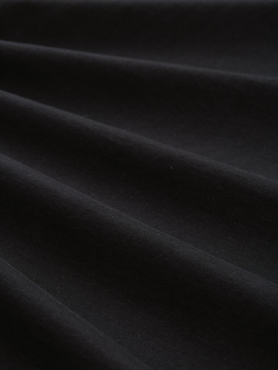 einfaches t-shirt mit logodruck