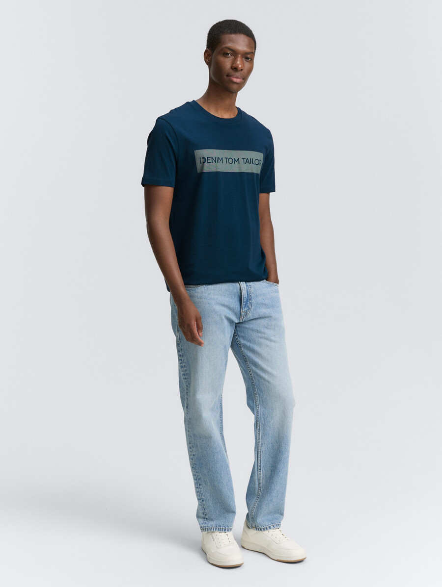 einfaches t-shirt mit logodruck