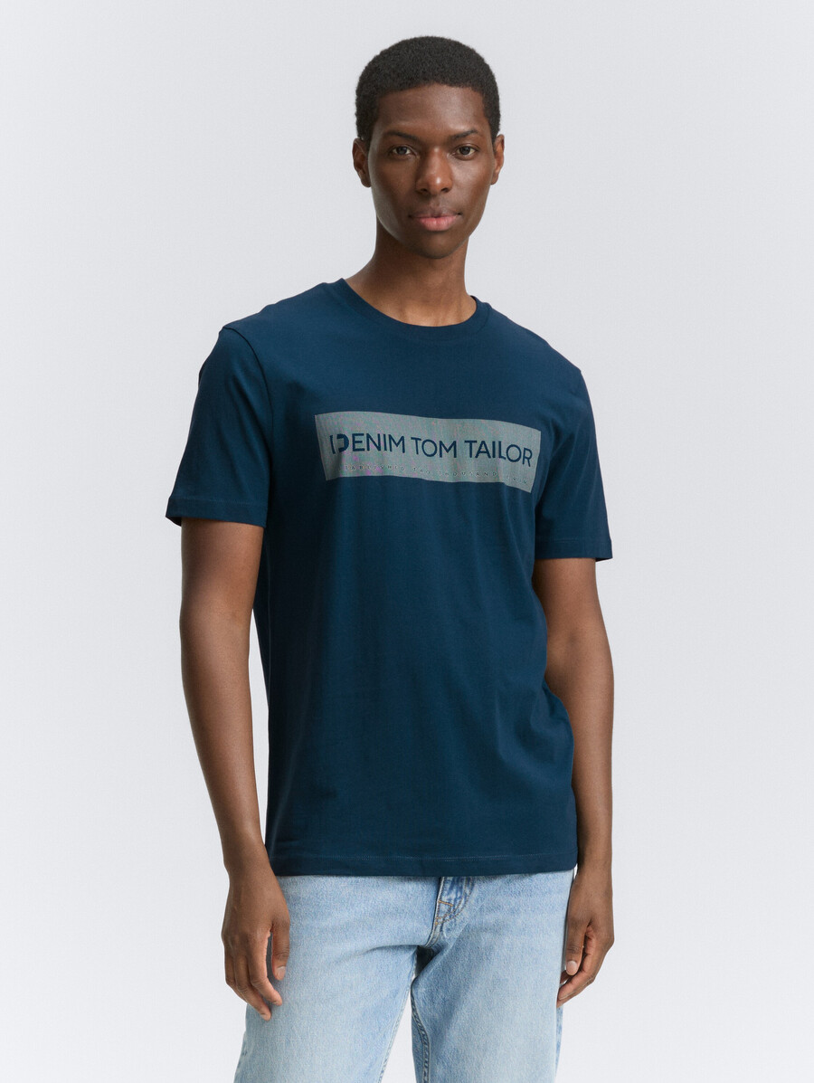 einfaches t-shirt mit logodruck