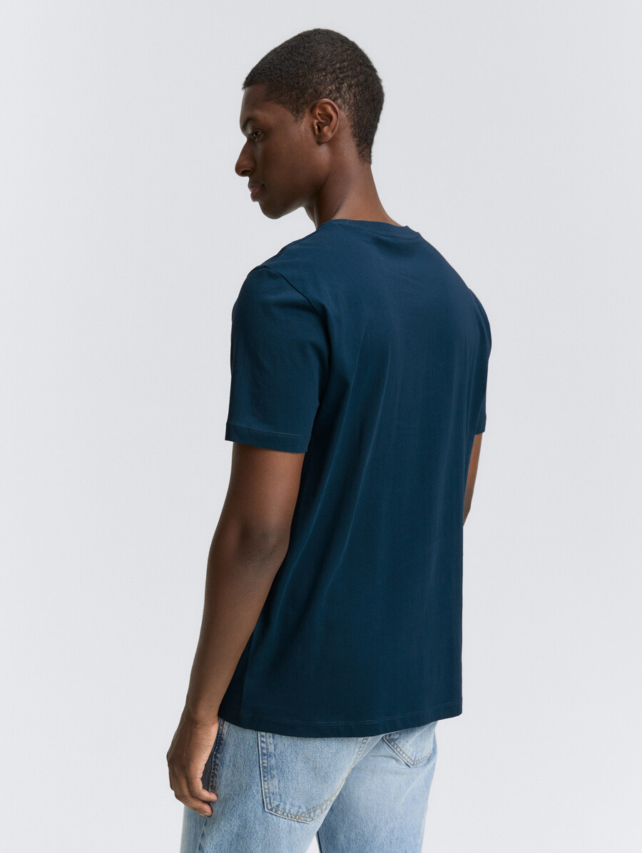 einfaches t-shirt mit logodruck