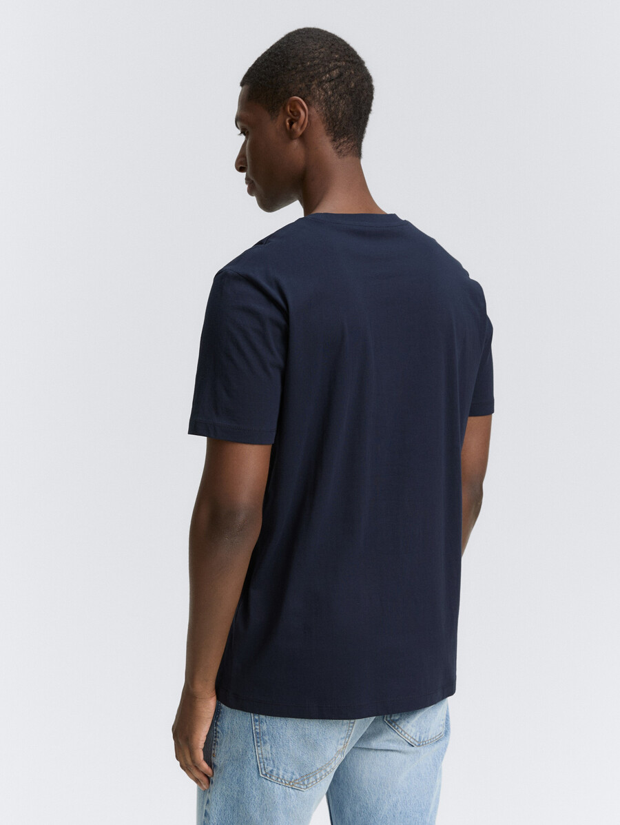 einfaches t-shirt mit logodruck