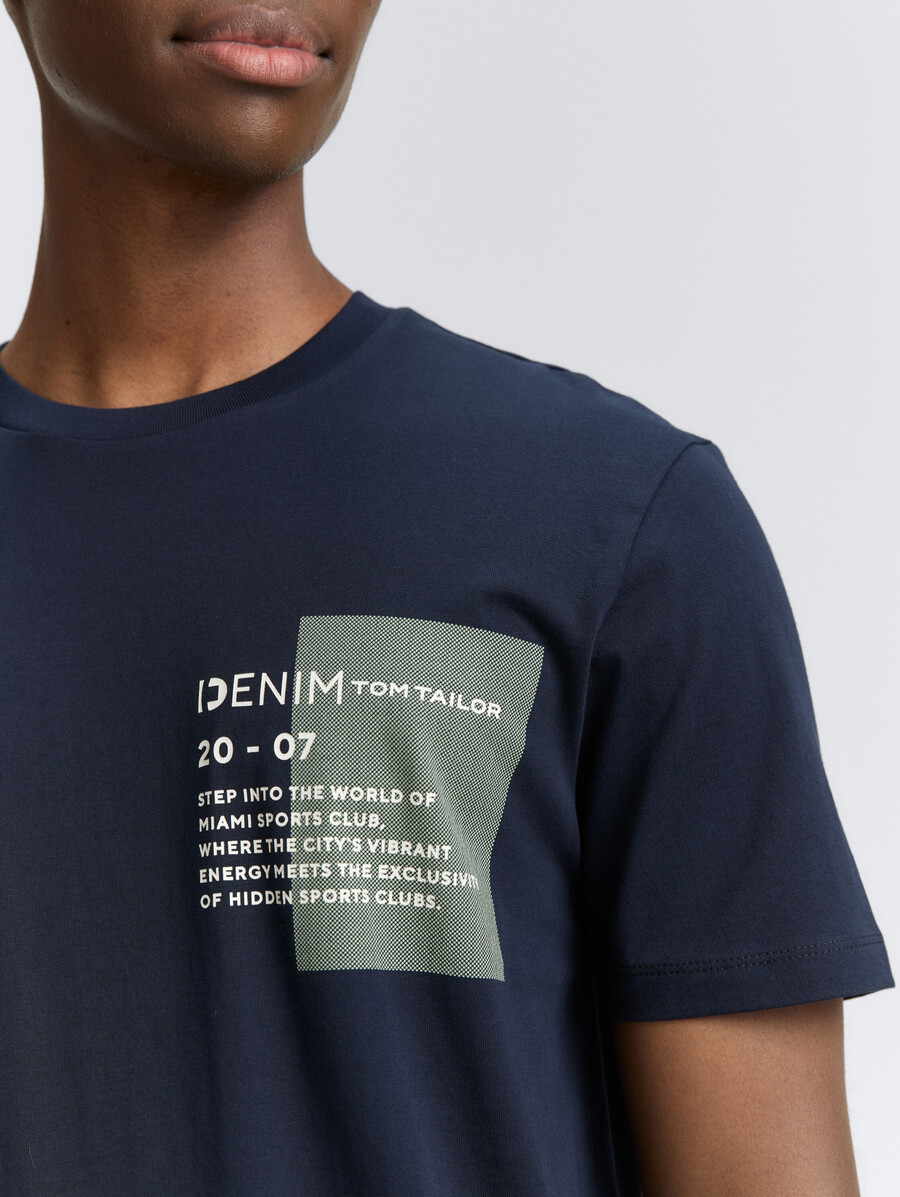 einfaches t-shirt mit logodruck