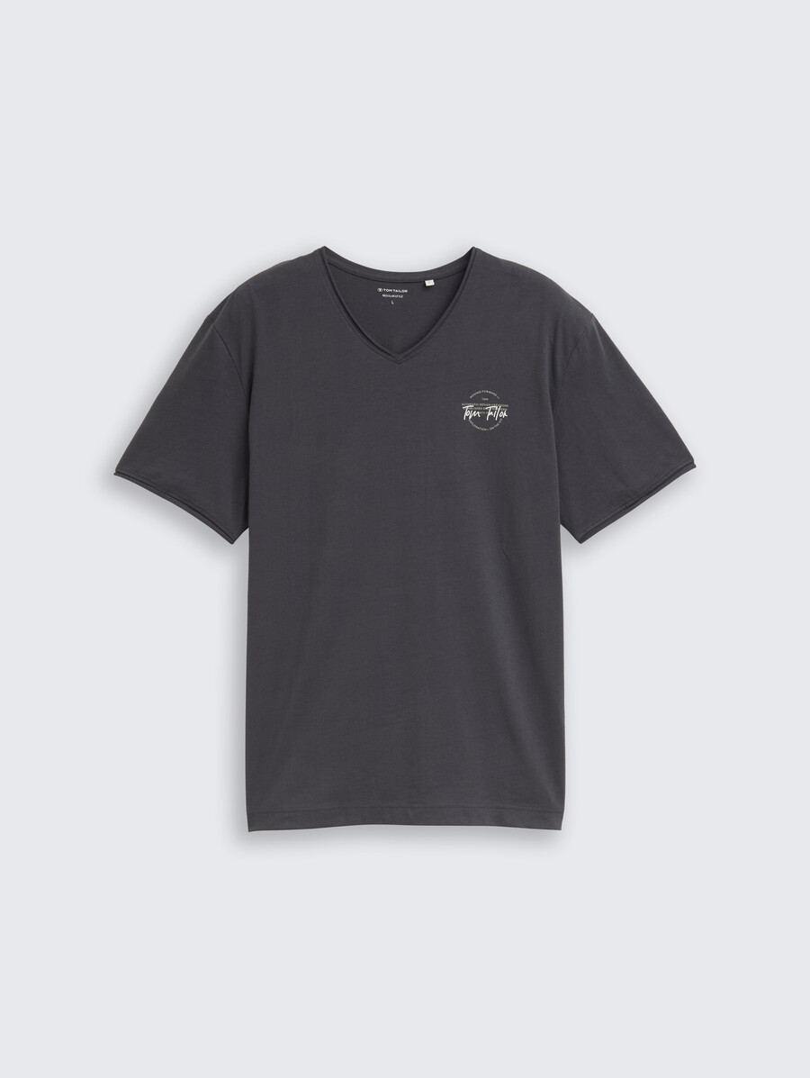 t-shirt mit v-ausschnitt