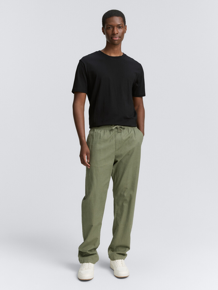 basic-t-shirt in einfarbigen farben