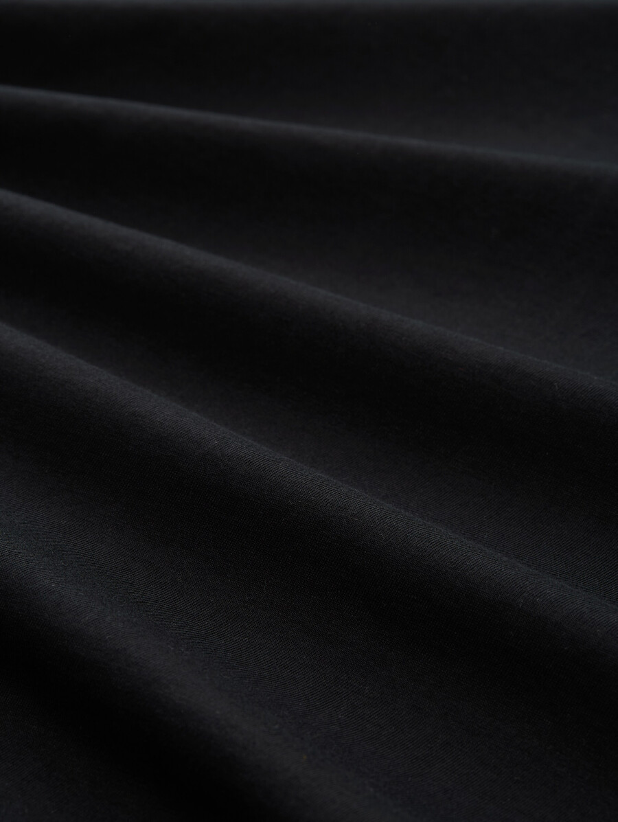 basic-t-shirt in einfarbigen farben