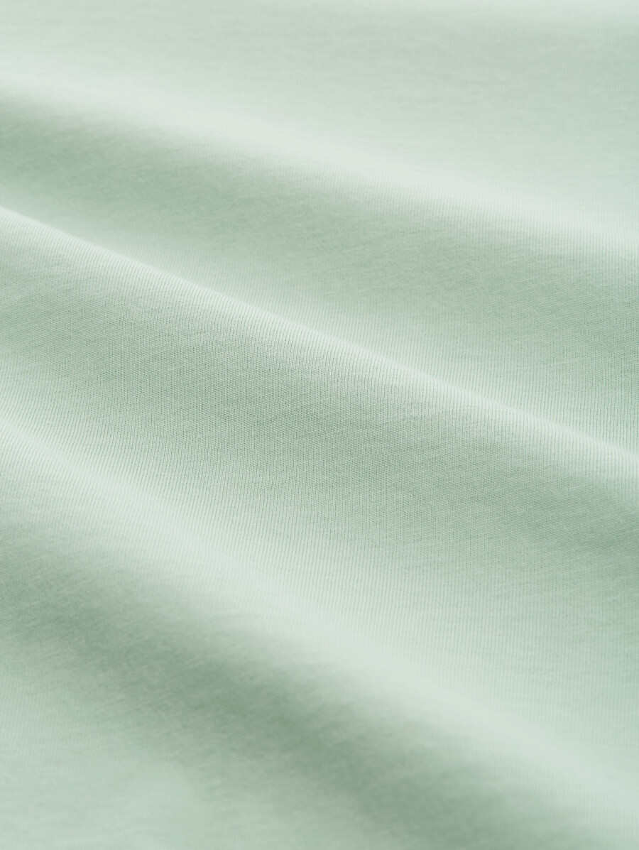 basic-t-shirt in einfarbigen farben