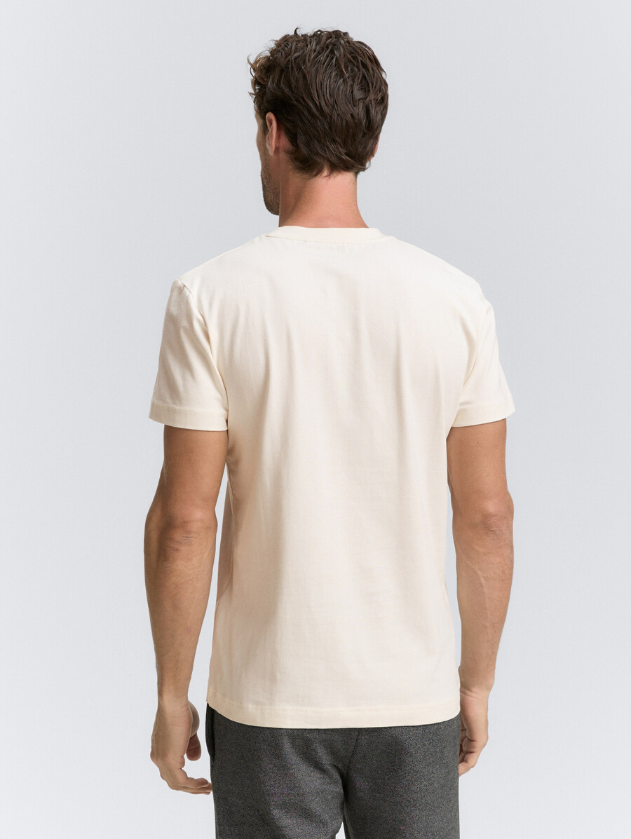 schmal geschnittenes t-shirt mit stretchanteil