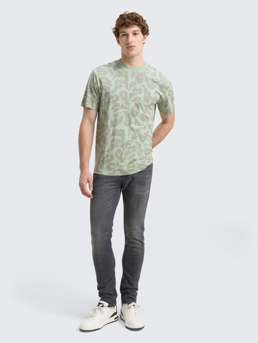 lässiges t-shirt mit muster