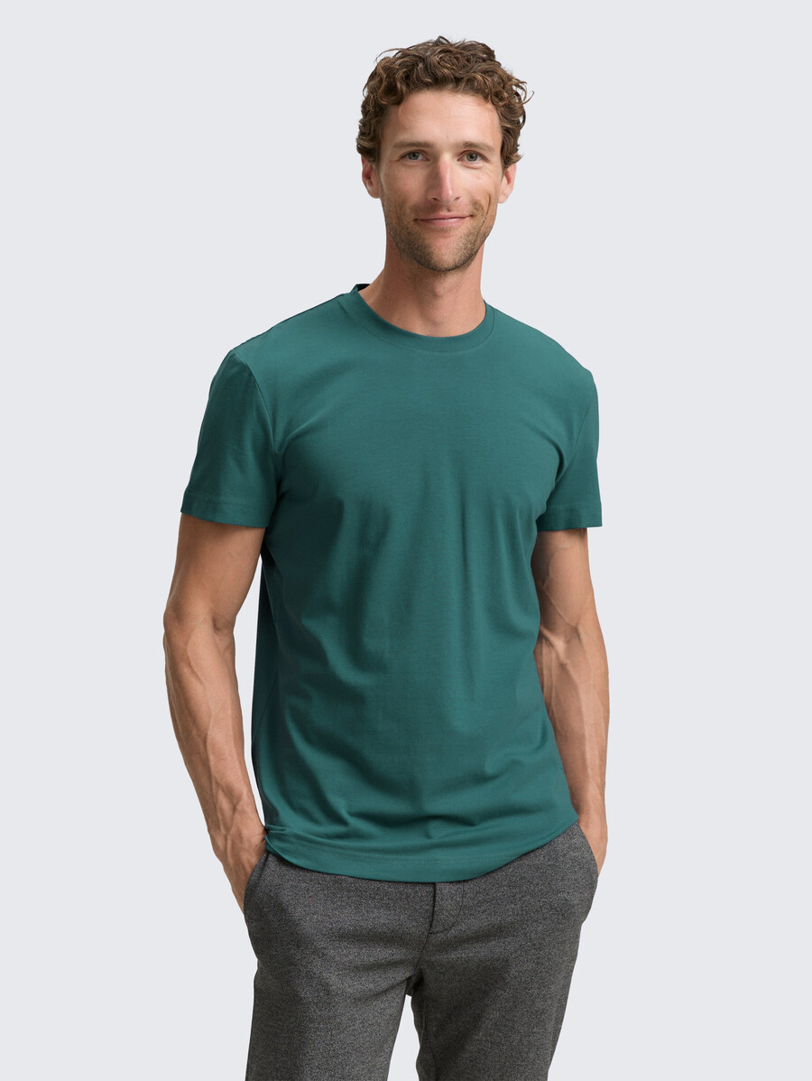 schmal geschnittenes t-shirt mit stretchanteil