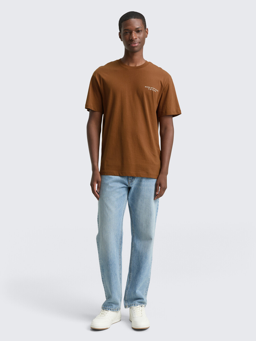 lässiges t-shirt mit aufdruck