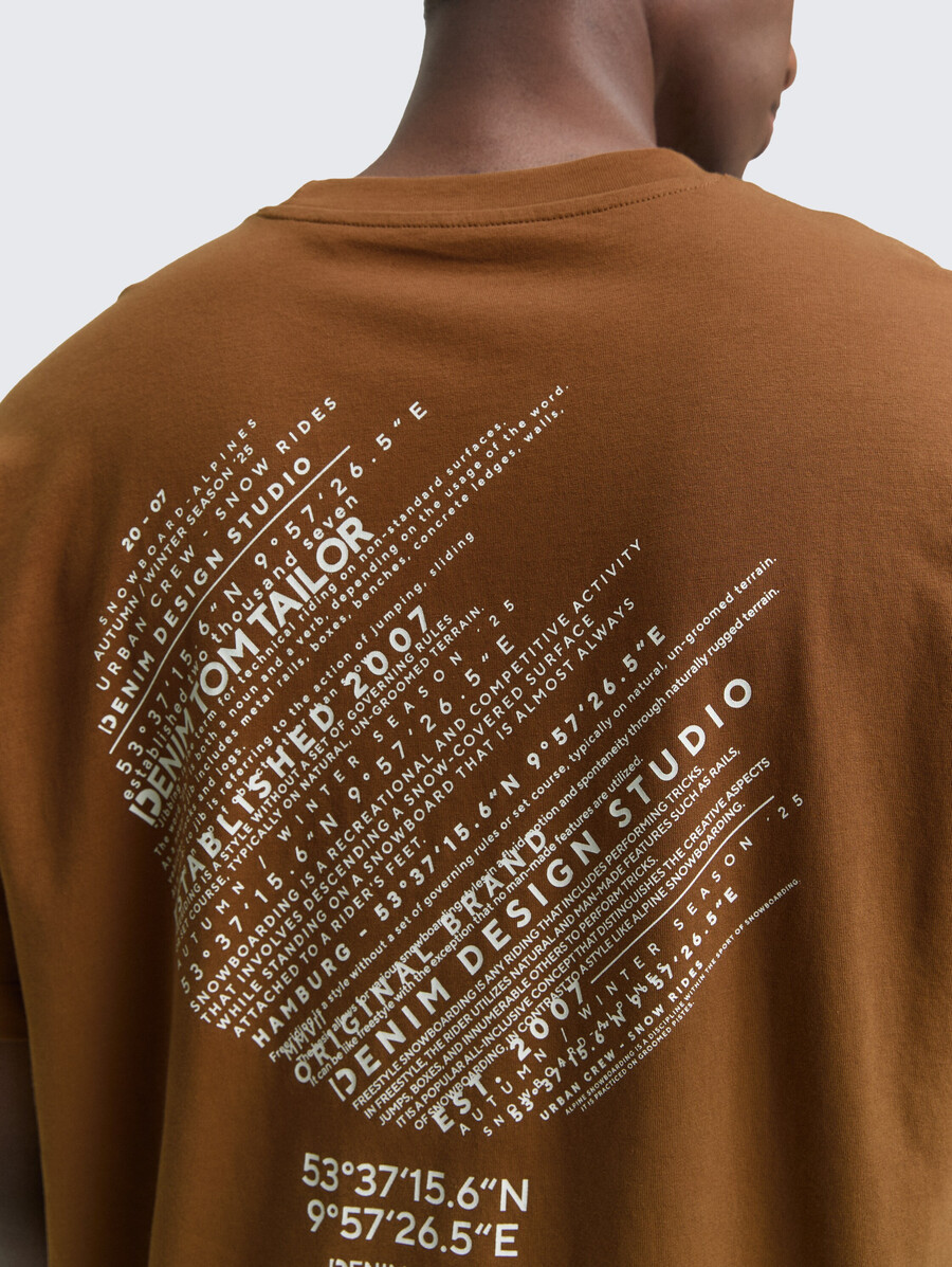 lässiges t-shirt mit aufdruck