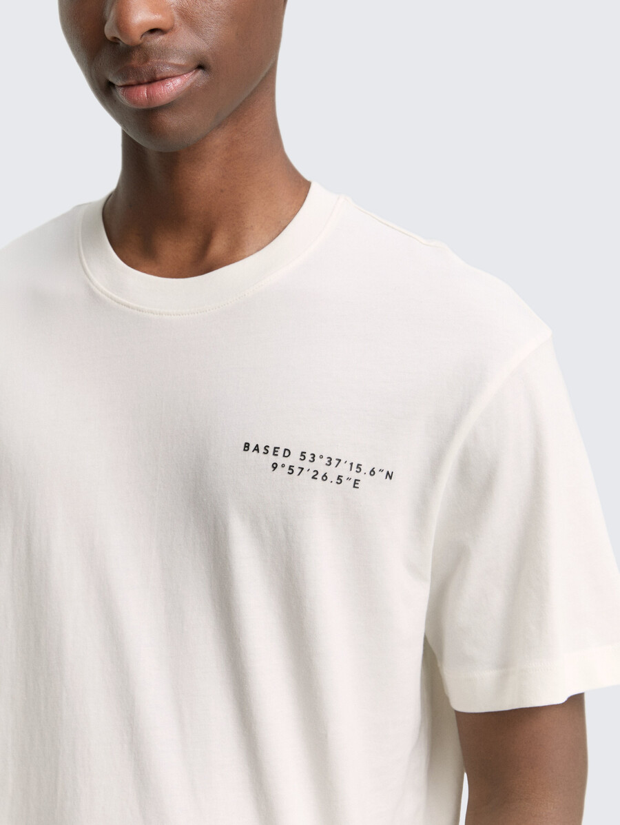 lässiges t-shirt mit aufdruck