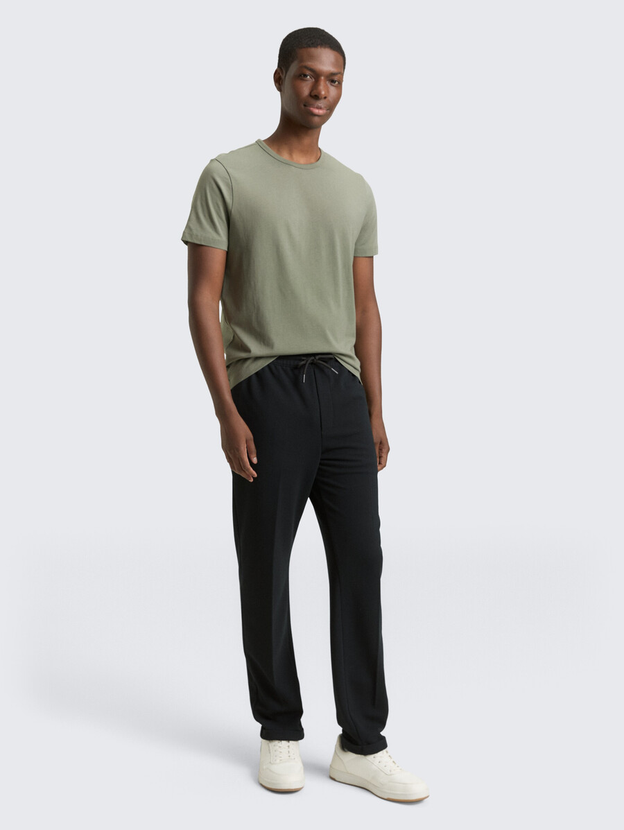 schmal geschnittenes baumwoll-t-shirt