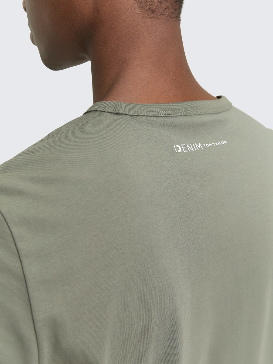 schmal geschnittenes baumwoll-t-shirt