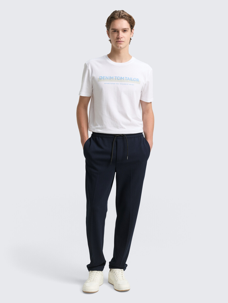 schmal zulaufende hosen