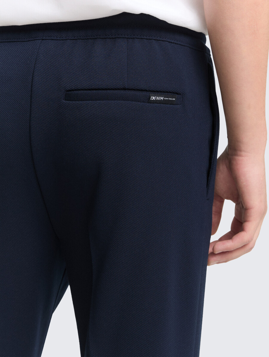 schmal zulaufende hosen