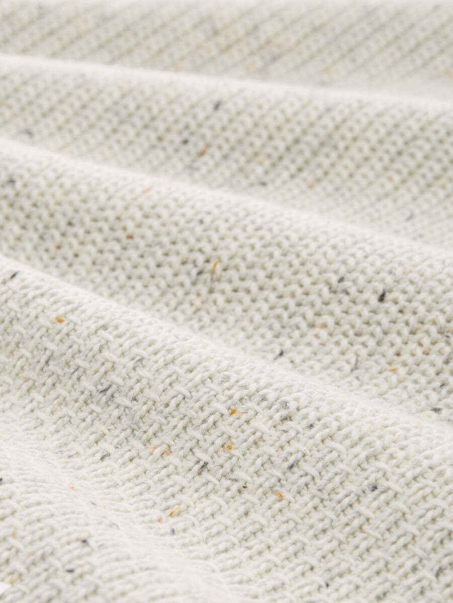 strickpullover mit strukturierter materialmischung