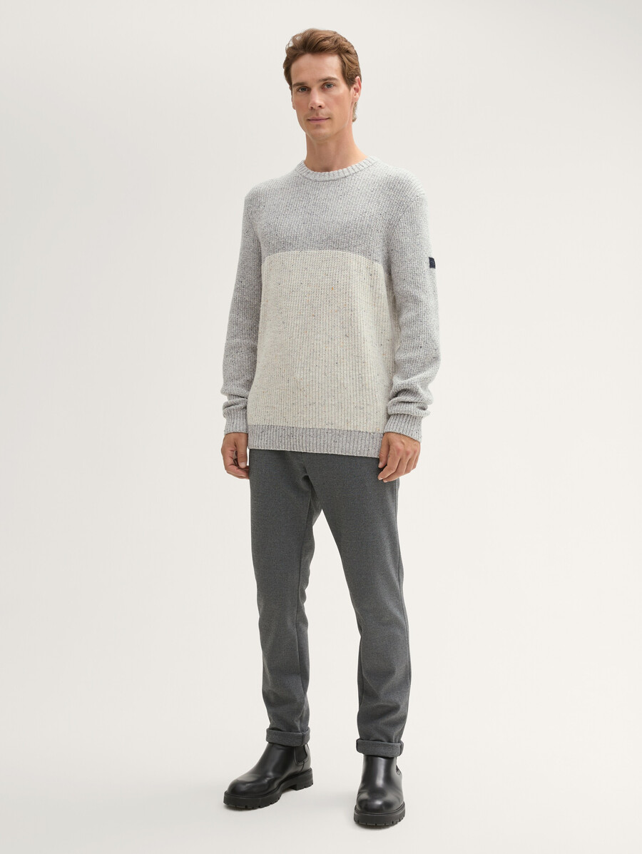 strickpullover mit strukturierter materialmischung