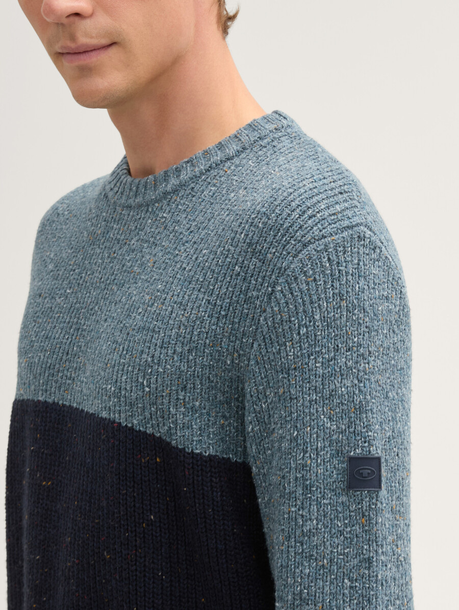 strickpullover mit strukturierter materialmischung