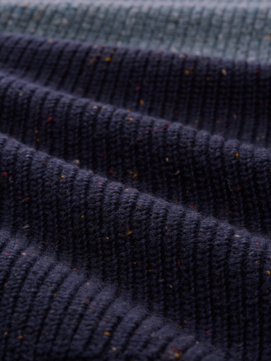 strickpullover mit strukturierter materialmischung