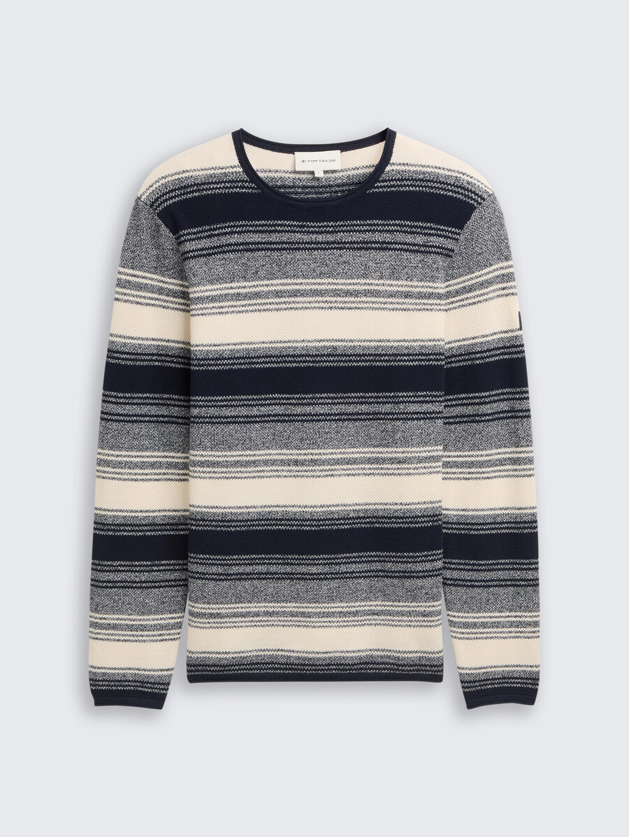 gestrickter pullover mit streifenmuster