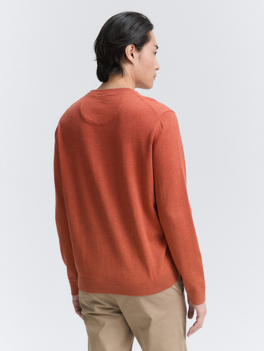 einfacher strickpullover aus baumwolle