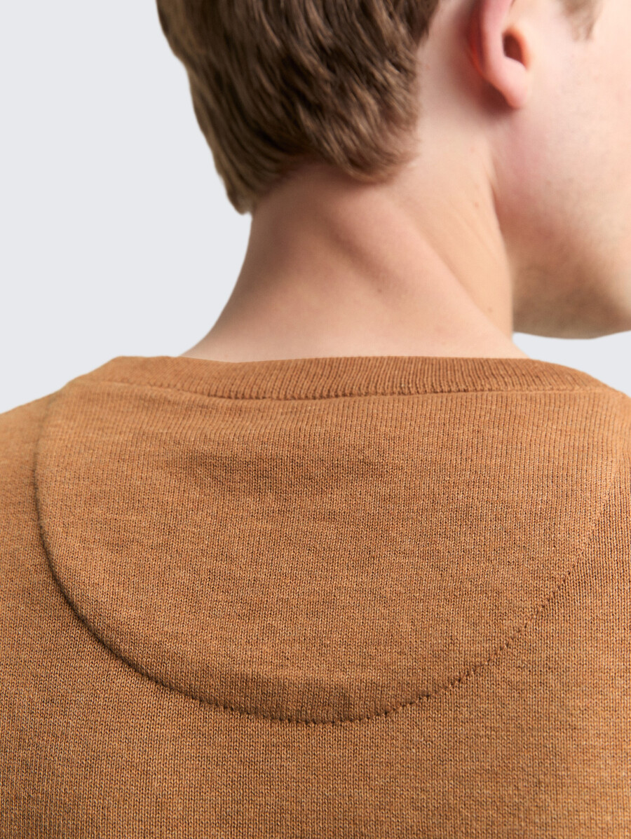 einfacher strickpullover aus baumwolle