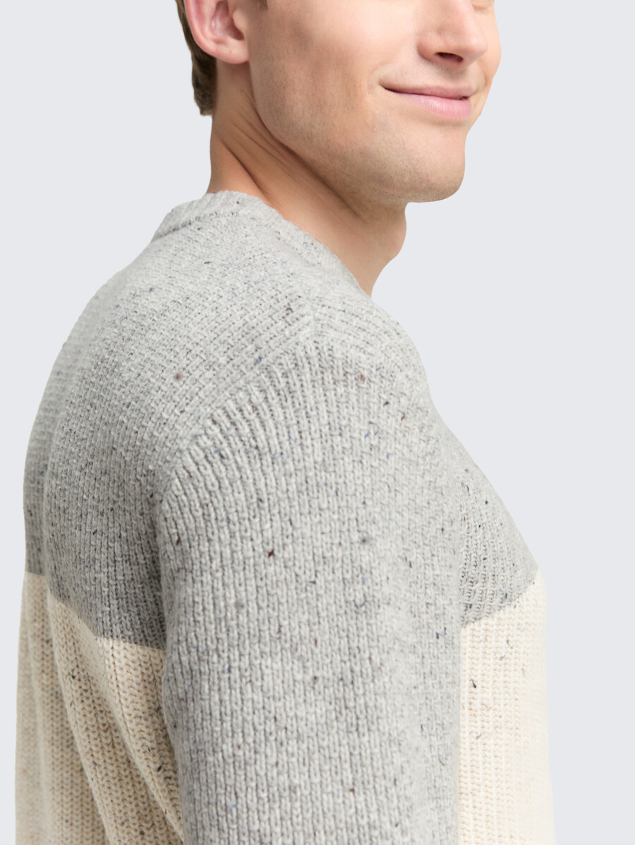 strickpullover mit verschiedenen texturen