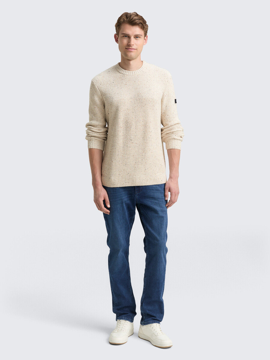 strickpullover mit verschiedenen texturen